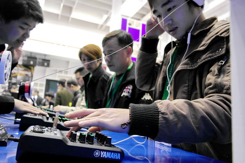利记sbobet携新一代MG系列调音台等产品亮相中国（广州）国际专业灯光、音响展览会 
