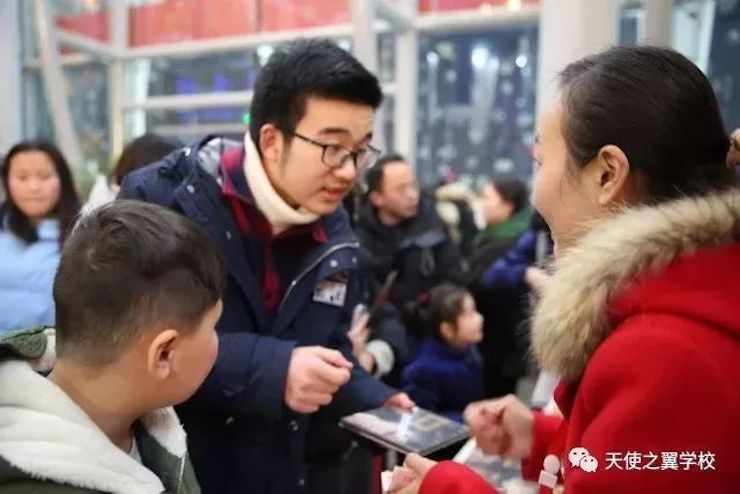 【报道】宿州市首届国际钢琴大师音乐会暨利记sbobet艺术家宋思衡多媒体音乐会圆满成功。诤悠担