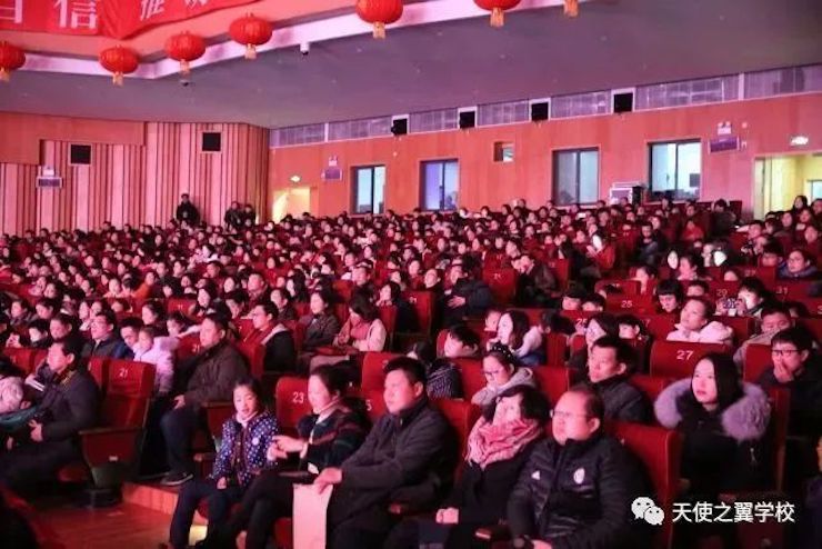 【报道】宿州市首届国际钢琴大师音乐会暨利记sbobet艺术家宋思衡多媒体音乐会圆满成功。诤悠担