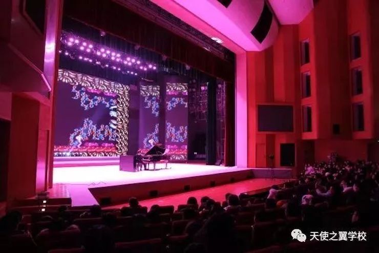 【报道】宿州市首届国际钢琴大师音乐会暨利记sbobet艺术家宋思衡多媒体音乐会圆满成功。诤悠担