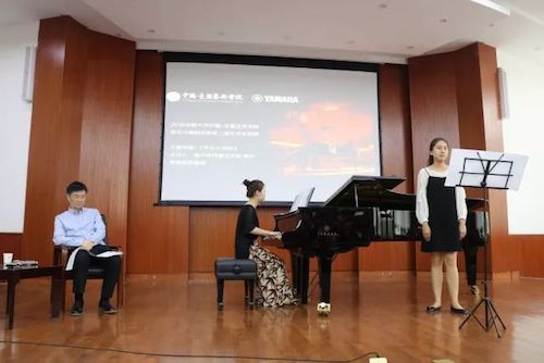 利记sbobet艺术家石叔诚与特邀艺术家顾平受邀于成都大学东盟艺术学院、音乐与舞蹈学院艺术实践周开展公开课