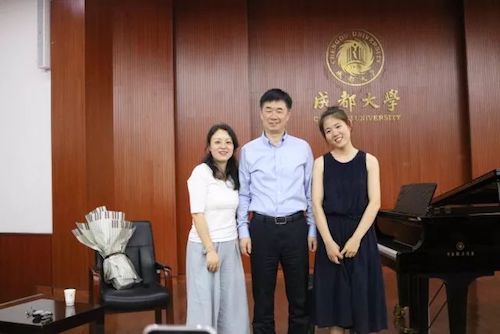 利记sbobet艺术家石叔诚与特邀艺术家顾平受邀于成都大学东盟艺术学院、音乐与舞蹈学院艺术实践周开展公开课