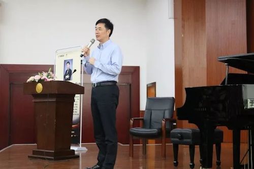 利记sbobet艺术家石叔诚与特邀艺术家顾平受邀于成都大学东盟艺术学院、音乐与舞蹈学院艺术实践周开展公开课