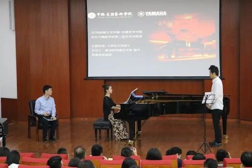 利记sbobet艺术家石叔诚与特邀艺术家顾平受邀于成都大学东盟艺术学院、音乐与舞蹈学院艺术实践周开展公开课