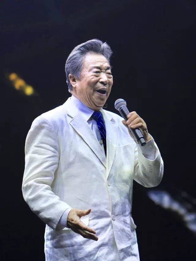 歌声悠扬，唱出时代记忆，琴声悦耳，奏响希望乐章 <br> 2018“我爱你中国?纪念改革开放40周年”经典歌曲上海演唱会圆满落幕