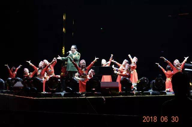 歌声悠扬，唱出时代记忆，琴声悦耳，奏响希望乐章 <br> 2018“我爱你中国?纪念改革开放40周年”经典歌曲上海演唱会圆满落幕
