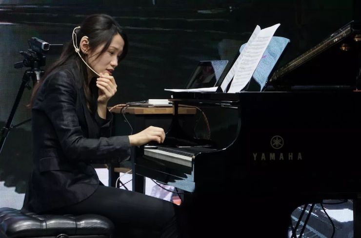 科技推动音乐教育创新，张希教授《古典主义时期钢琴奏鸣曲的演绎》公开课圆满成功