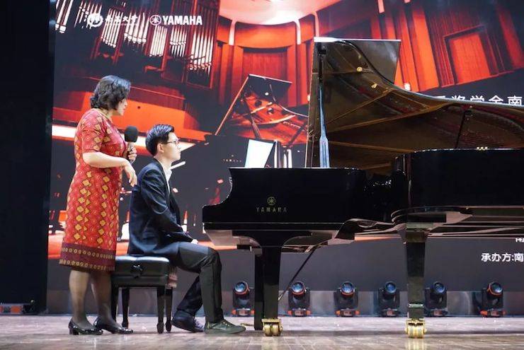 张芳、冯子祥钢琴音乐会