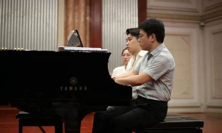 热烈：亍跋睬熘 音悦津门”钢琴重奏音乐会暨天津鲍蕙荞钢琴城开业庆典演出圆满成功！