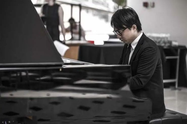 宋思衡的“宅抗疫” | 挑战主播、筹集口罩、闭关作曲，这位取消了20场演出的钢琴家原来这么忙！