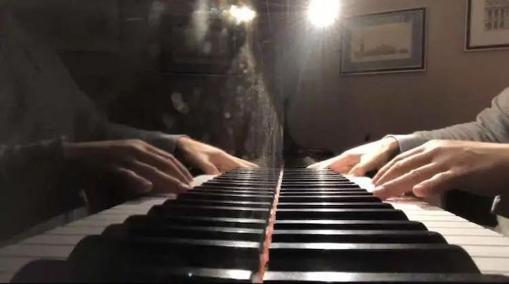 宋思衡的“宅抗疫” | 挑战主播、筹集口罩、闭关作曲，这位取消了20场演出的钢琴家原来这么忙！