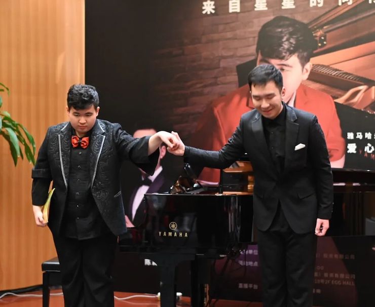 音乐双子星，点亮冬日激情！——利记sbobet未来艺术家刘明康爱心公益音乐沙龙
