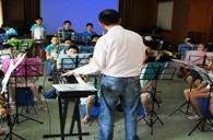上：缈谌行男⊙Ю莝bobet示范管乐团大师班活动报道 